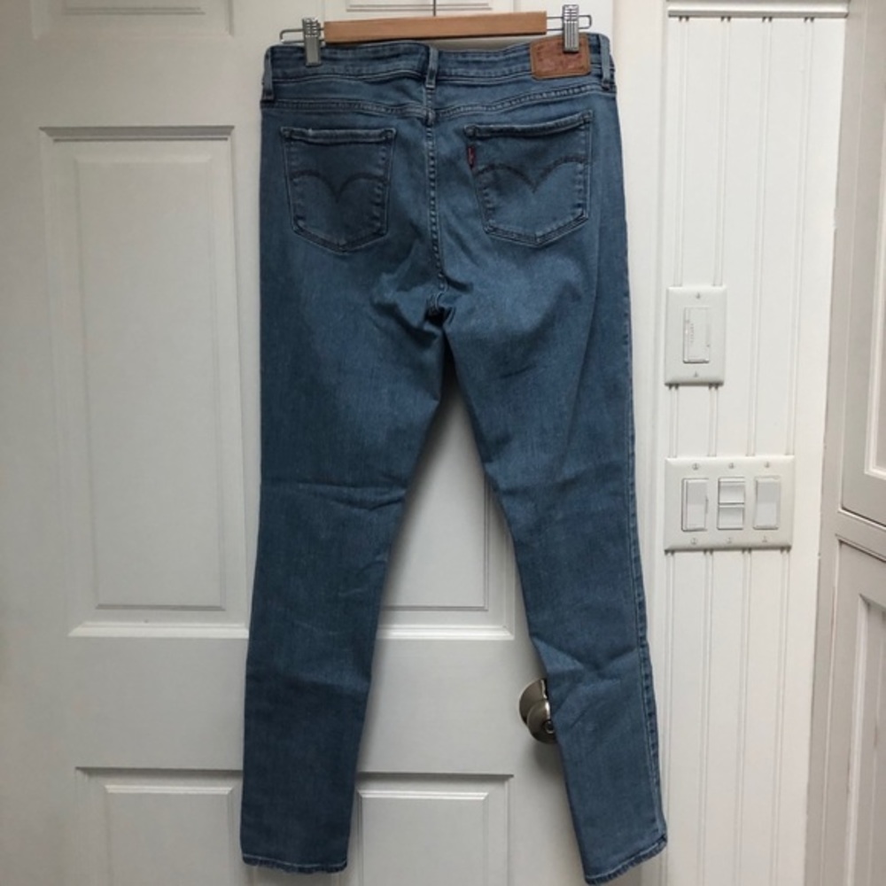 Levi’s Light Wash Distressed 711 Stretch Skinnies - Picture 8 of 9